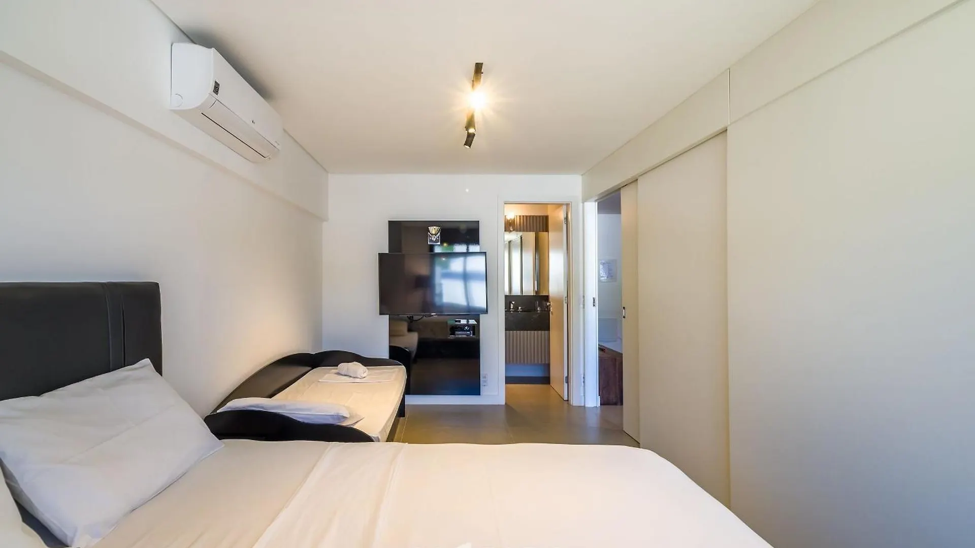 Jpr - Apartamentos A 260 Metros Da Praia Em Jurere Florianópolis 0*,