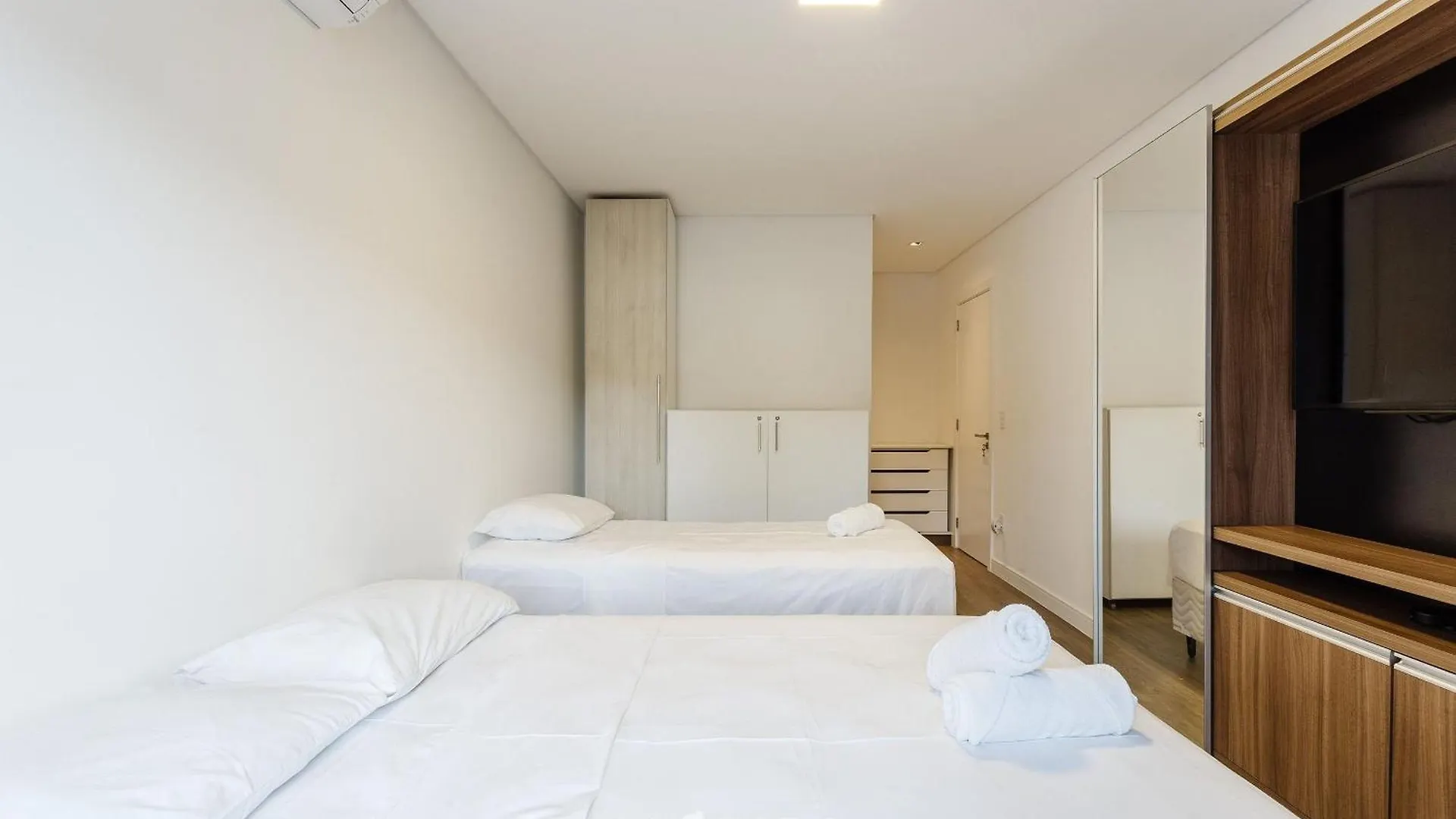 Jpr - Apartamentos A 260 Metros Da Praia Em Jurere Florianópolis