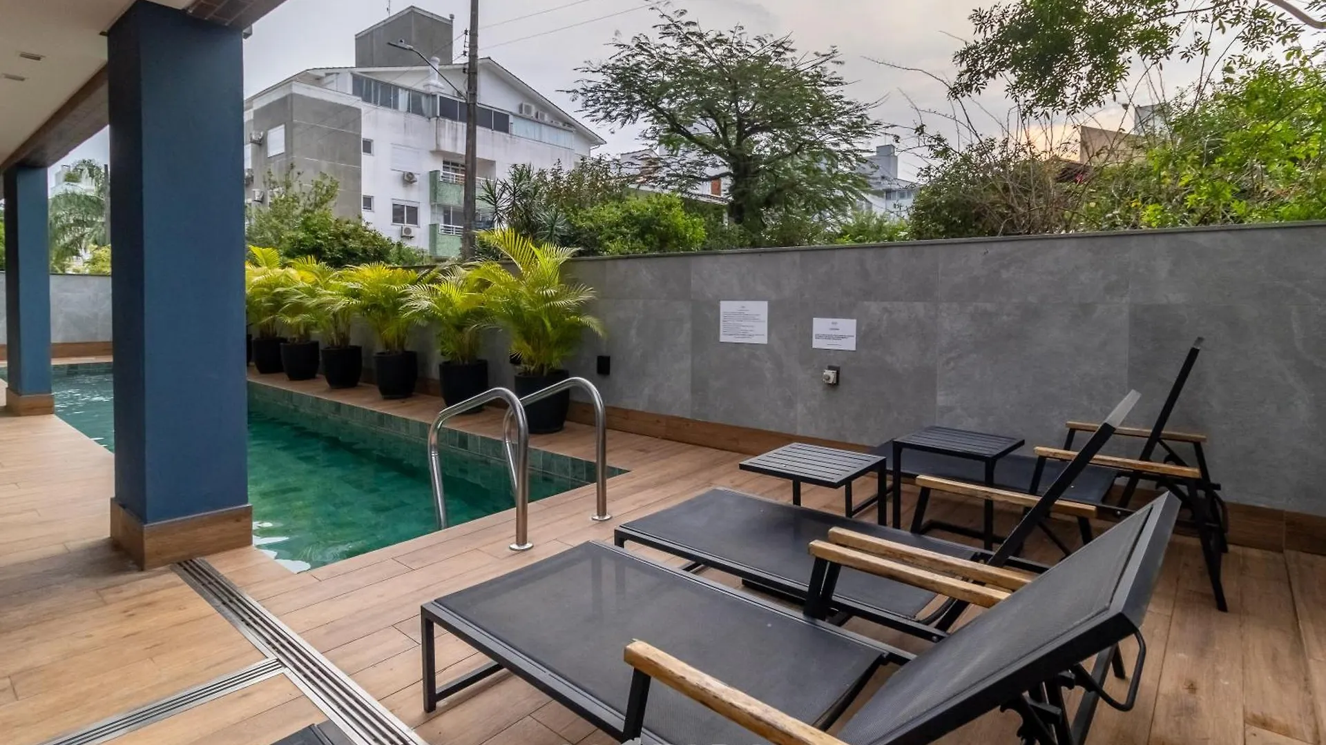 Jpr - Apartamentos A 260 Metros Da Praia Em Jurere Florianópolis 0*,